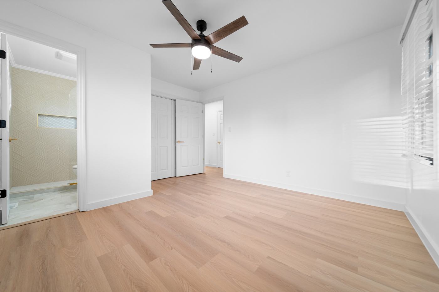 Bedroom with ensuite